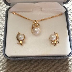 Vintage set of earrings and necklace